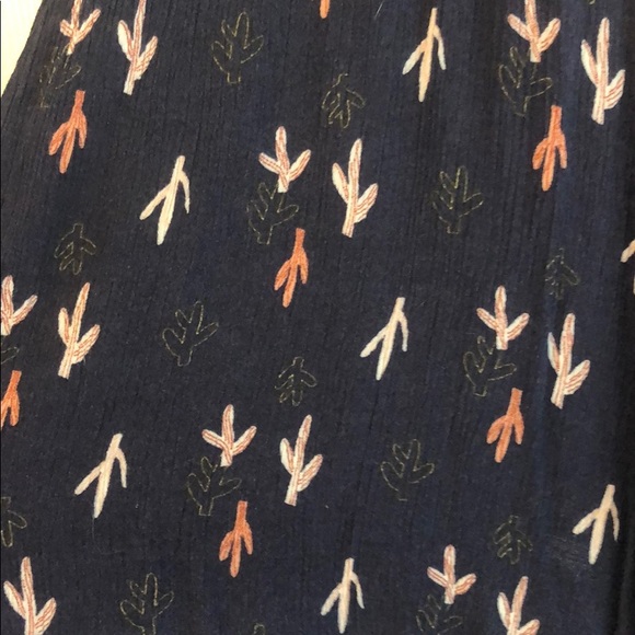 Cute navy cactus crepe shorts - Picture 2 of 3